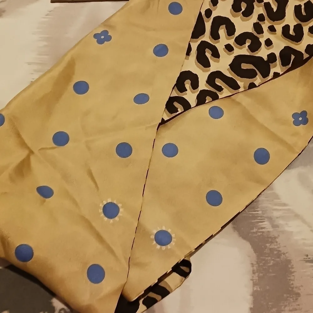 Louis Vuitton Stephen sprouce infinity scarf.